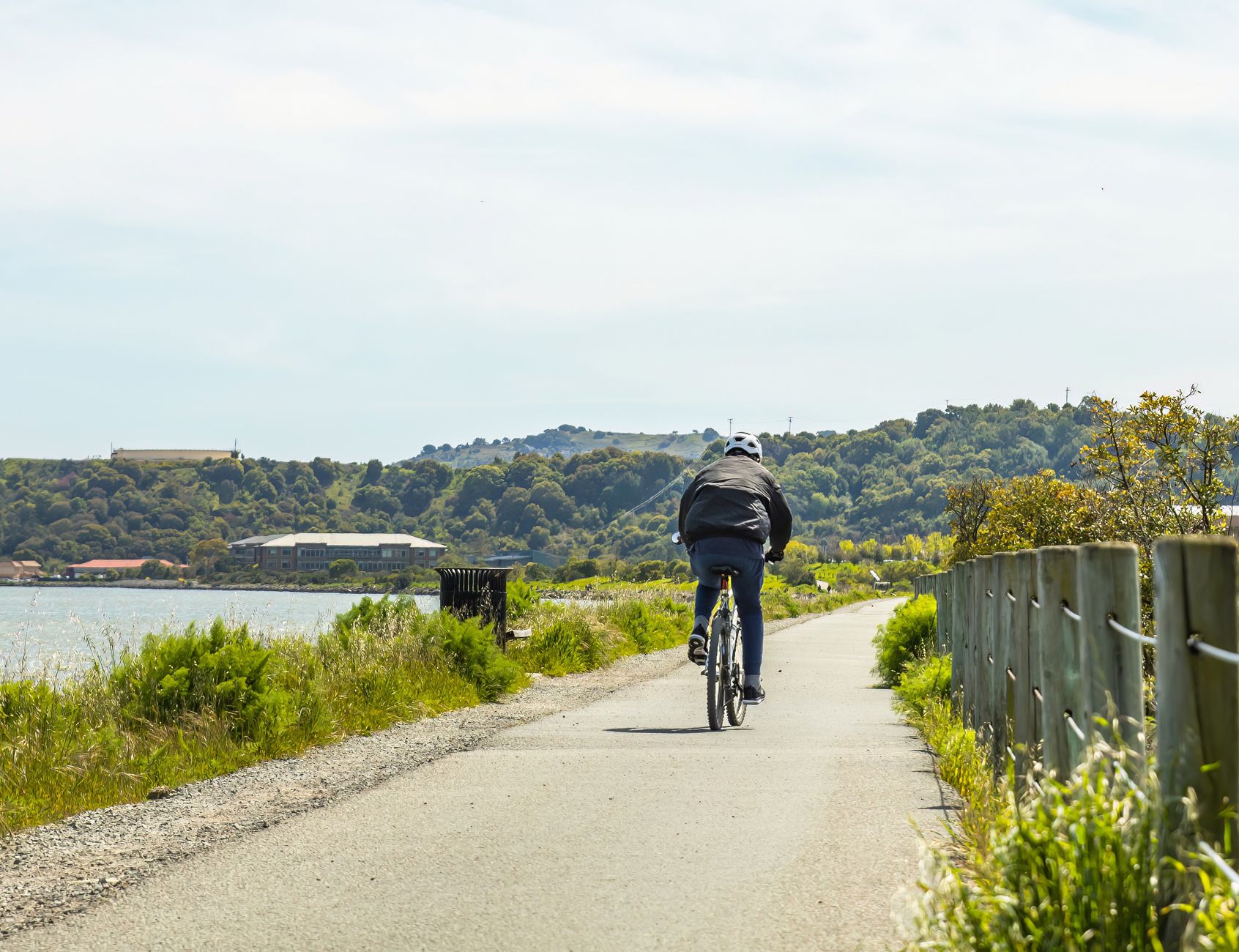 Outdoor Life Near Morena: Parks, Trails, and Water Within Reach